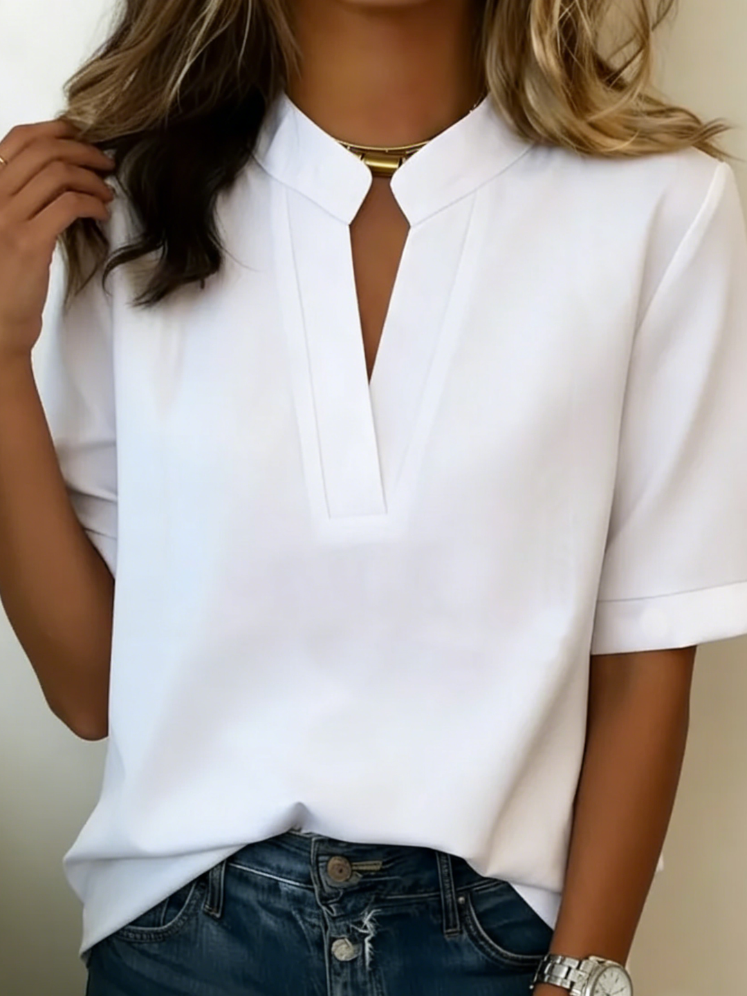 Bárbara | Elegant blouse with V-neck and golden details